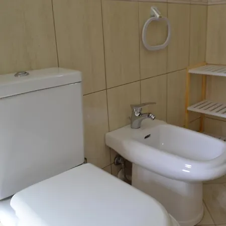 Sunshine With Free Parking Apartment