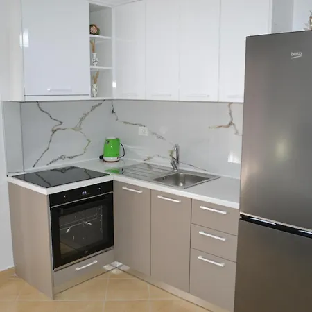 Sunshine With Free Parking Vlorë