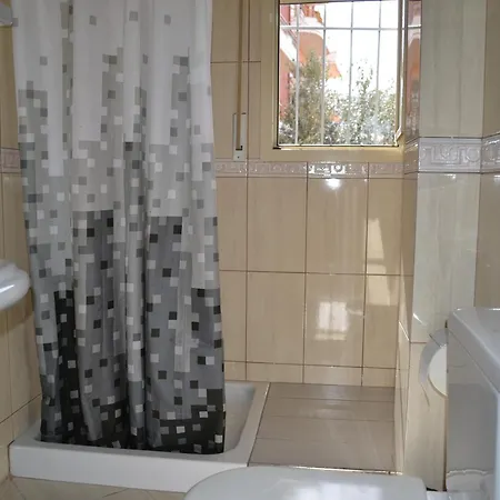 Sunshine With Free Parking * Vlorë