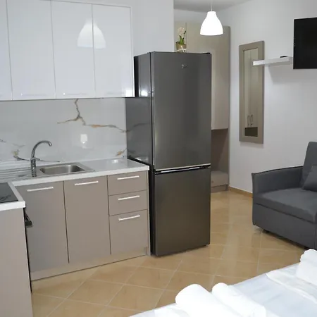 Sunny Distance Free Parking Appartement Vlorë
