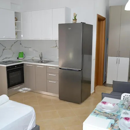 Sunny Distance Free Parking Appartement Vlorë