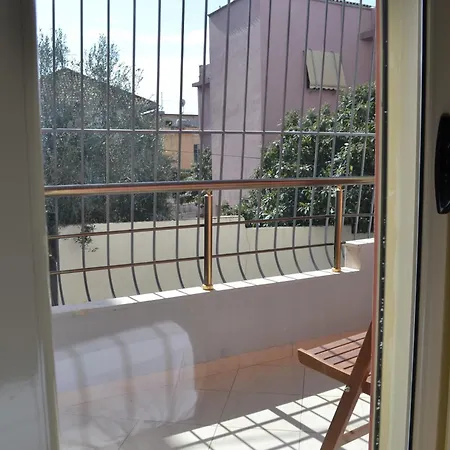 Sunny Distance Free Parking Appartement Vlorë