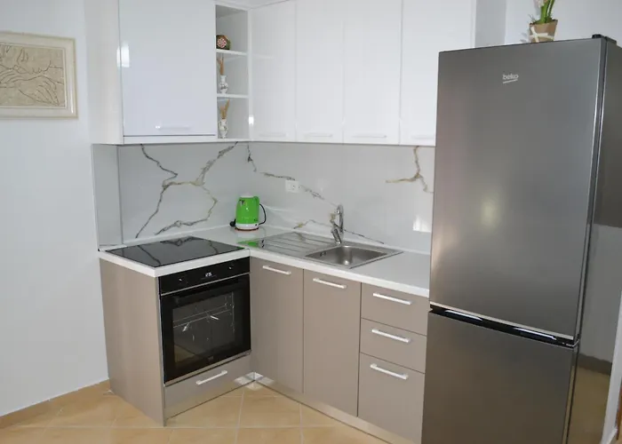 Sunshine With Free Parking Vlorë