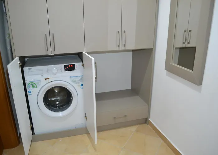 Sunshine With Free Parking 公寓 *