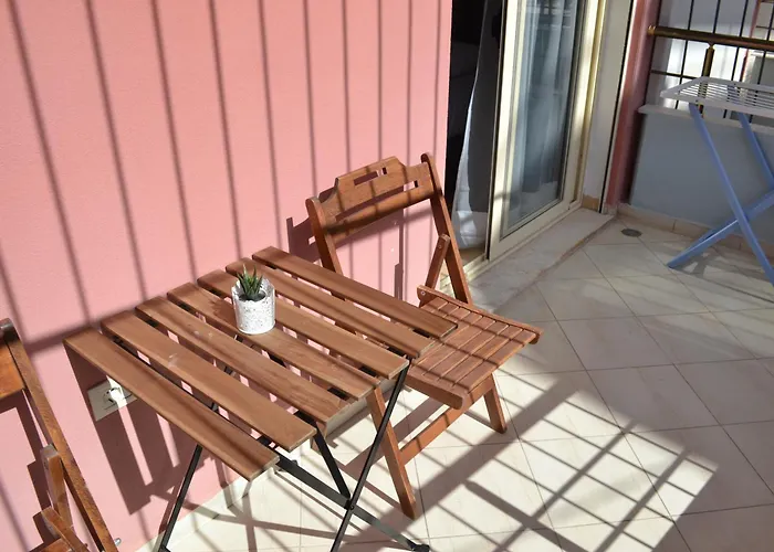 Sunshine With Free Parking *